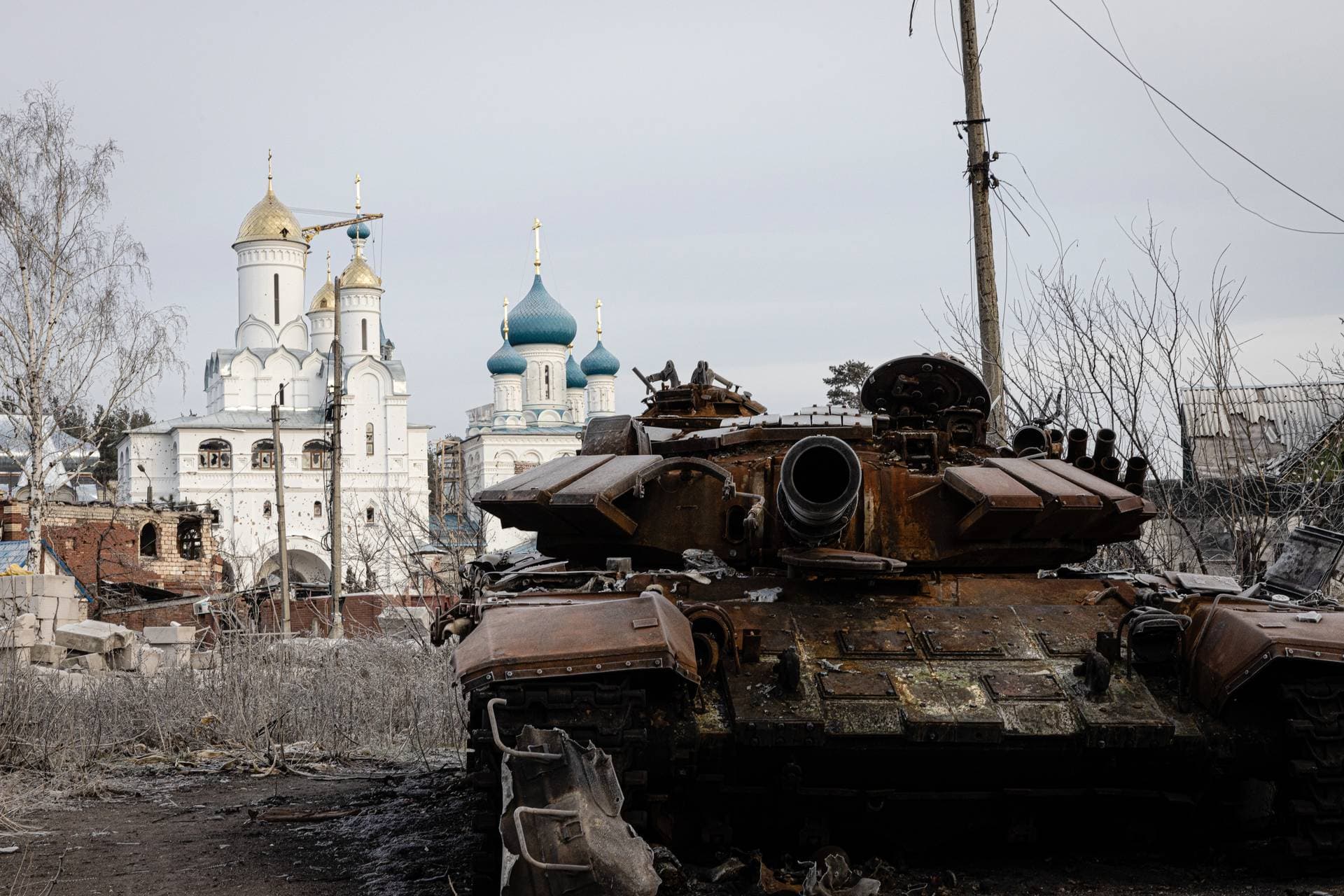 A destroyed tank sits abandoned in the eastern Ukrainian city of Sviatohirsk