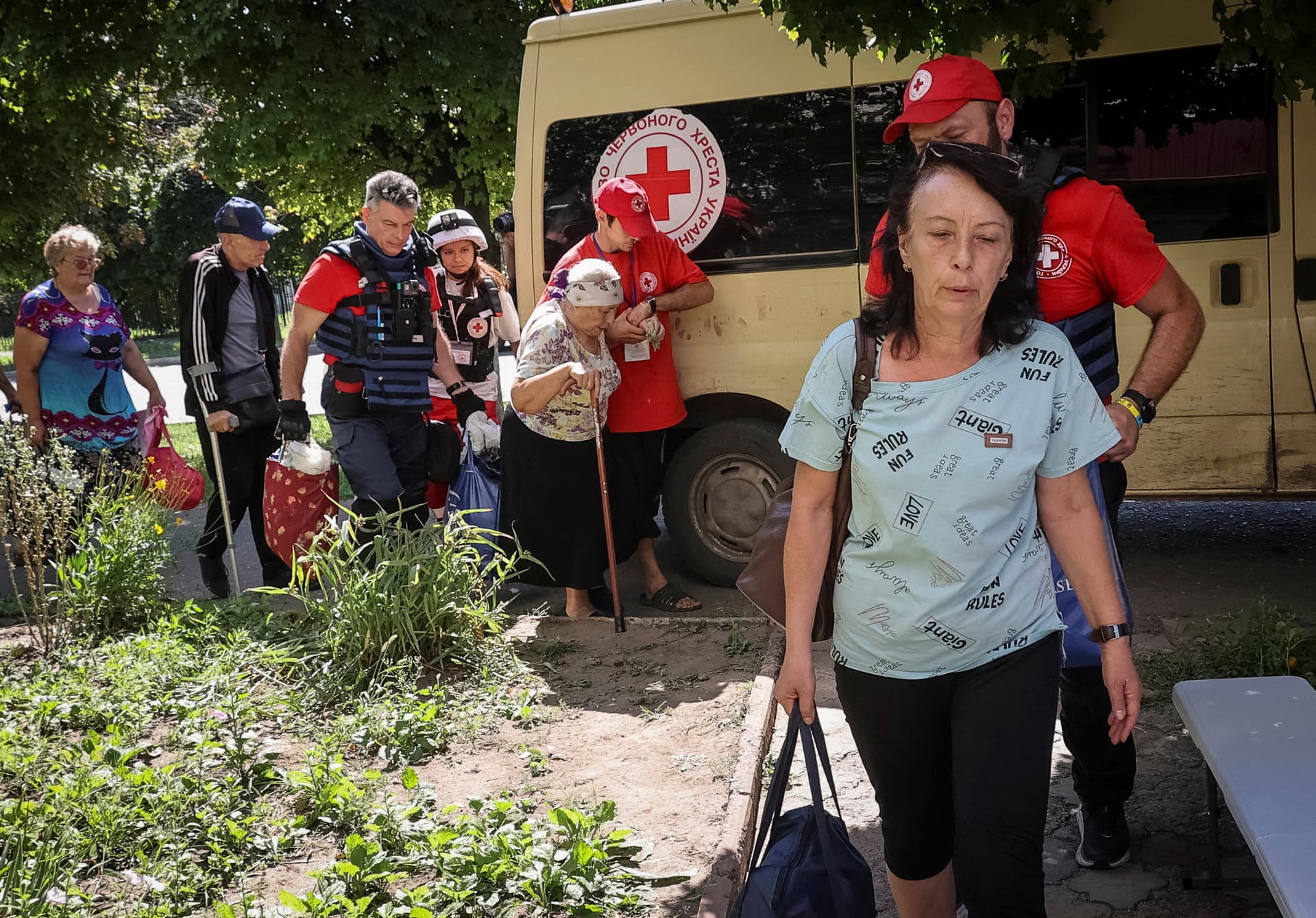 Red Cross volunteers help local residents to evacuate from the city of Kupiansk-Vuzlovyi