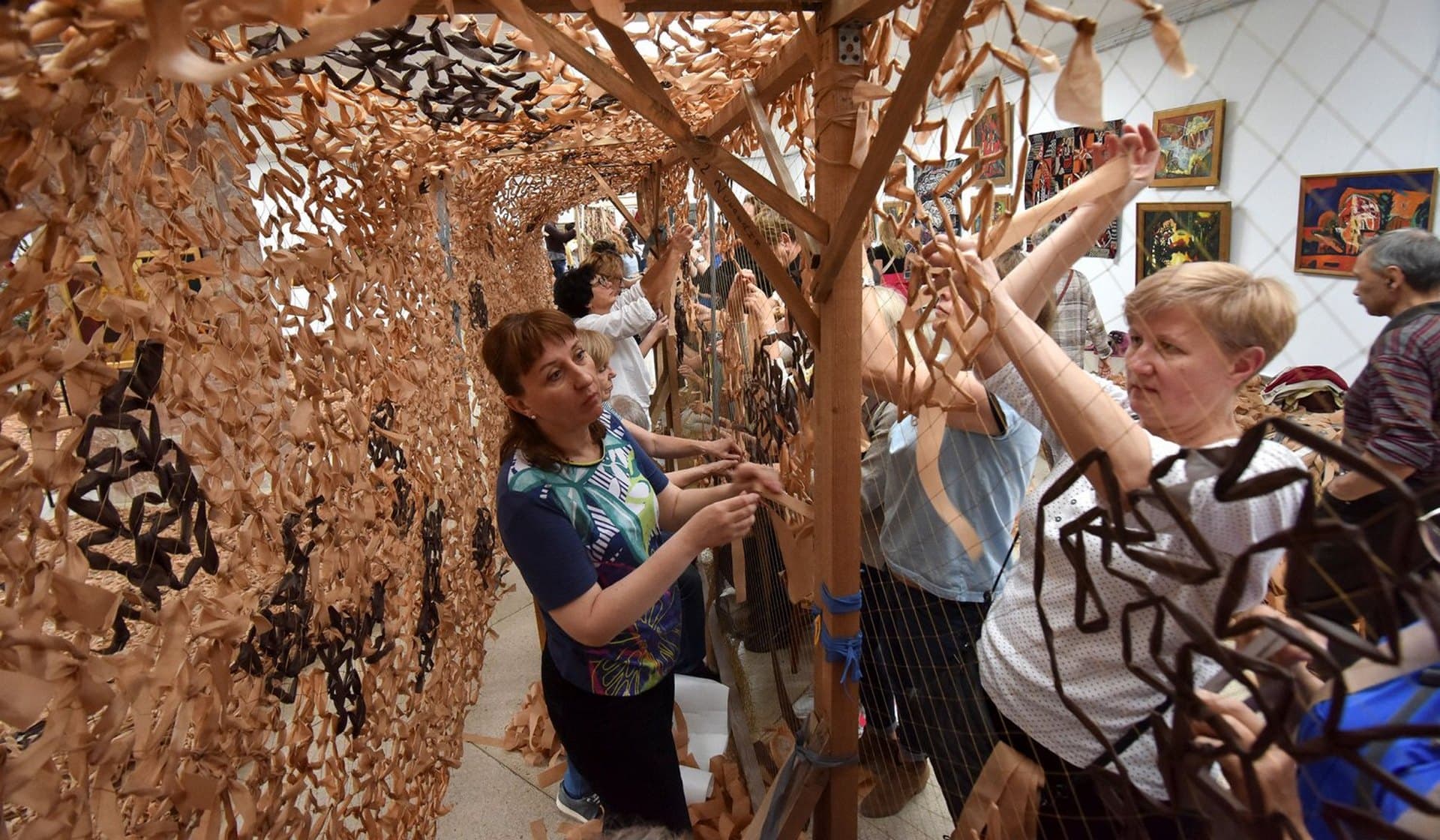 Ukrainians make camouflage nets