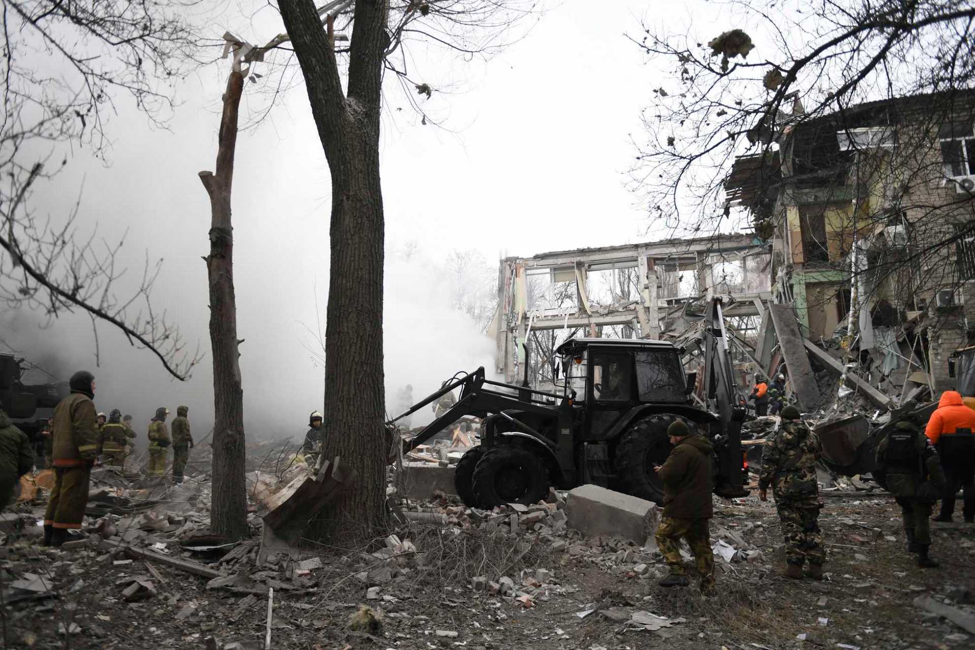 Donetsk's emergency employees work at a site of a destroyed shopping center in Donetsk