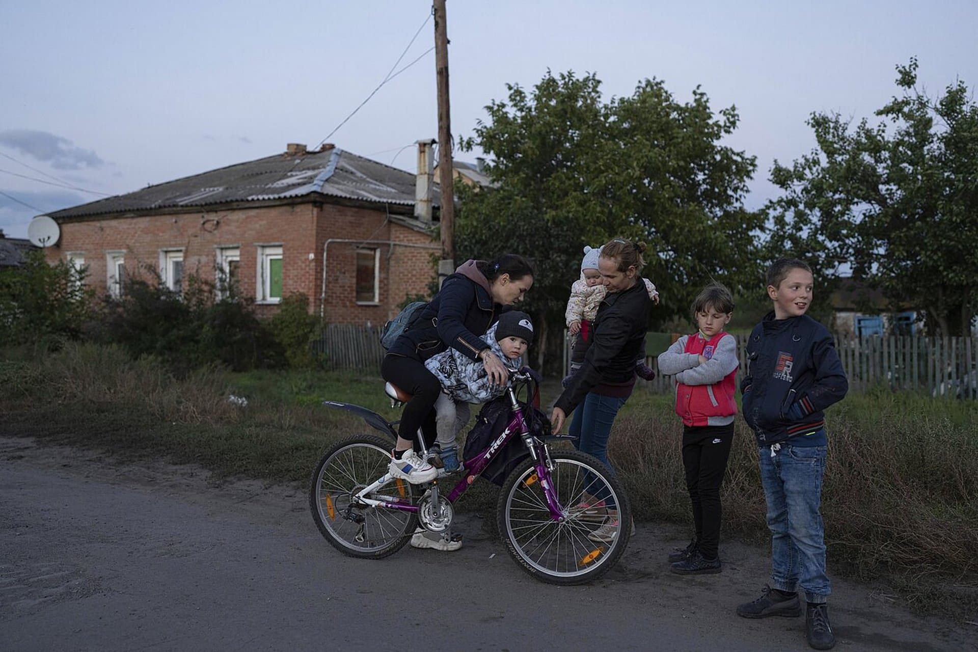 Margaryta Tkachenko with her children Sophia, Veronika and Nikita greet her sister in the recently retaken town of Izium