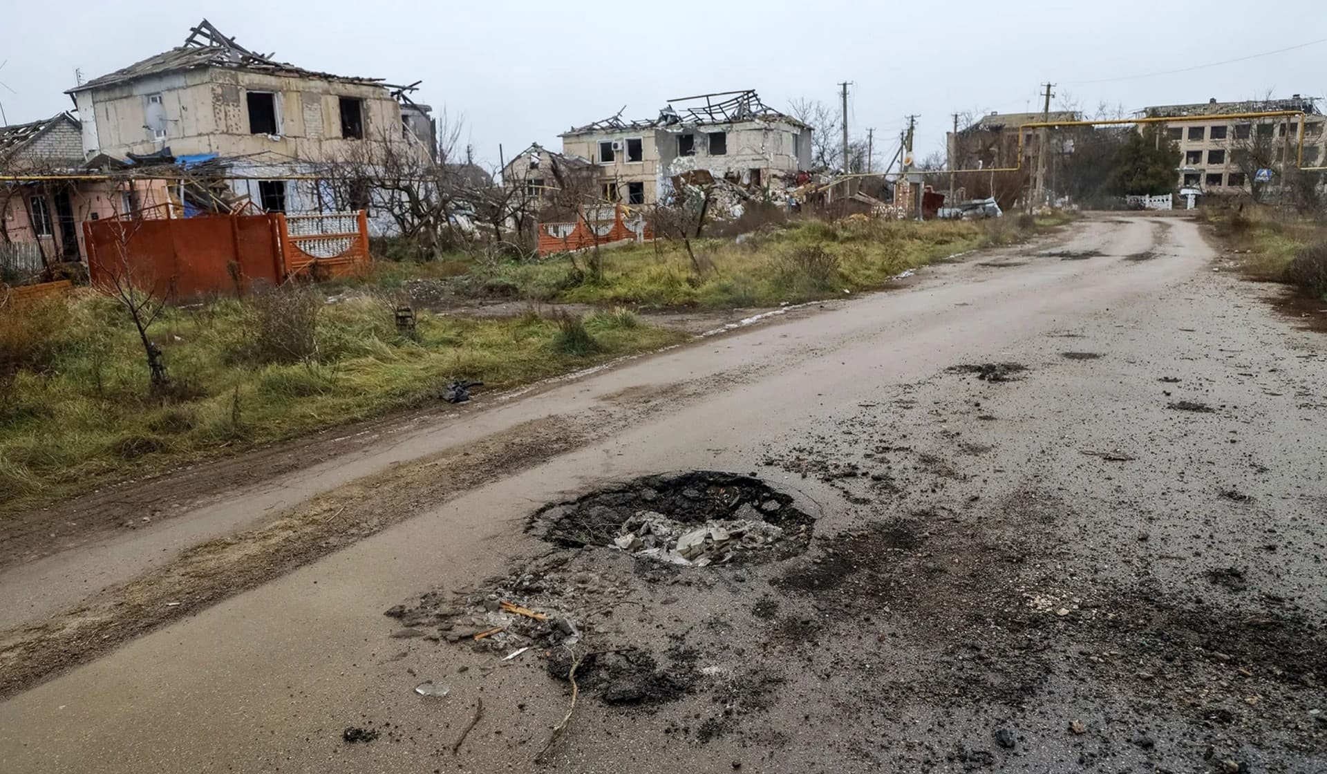 Destroyed buildings in the village of Posad-Pokrovske