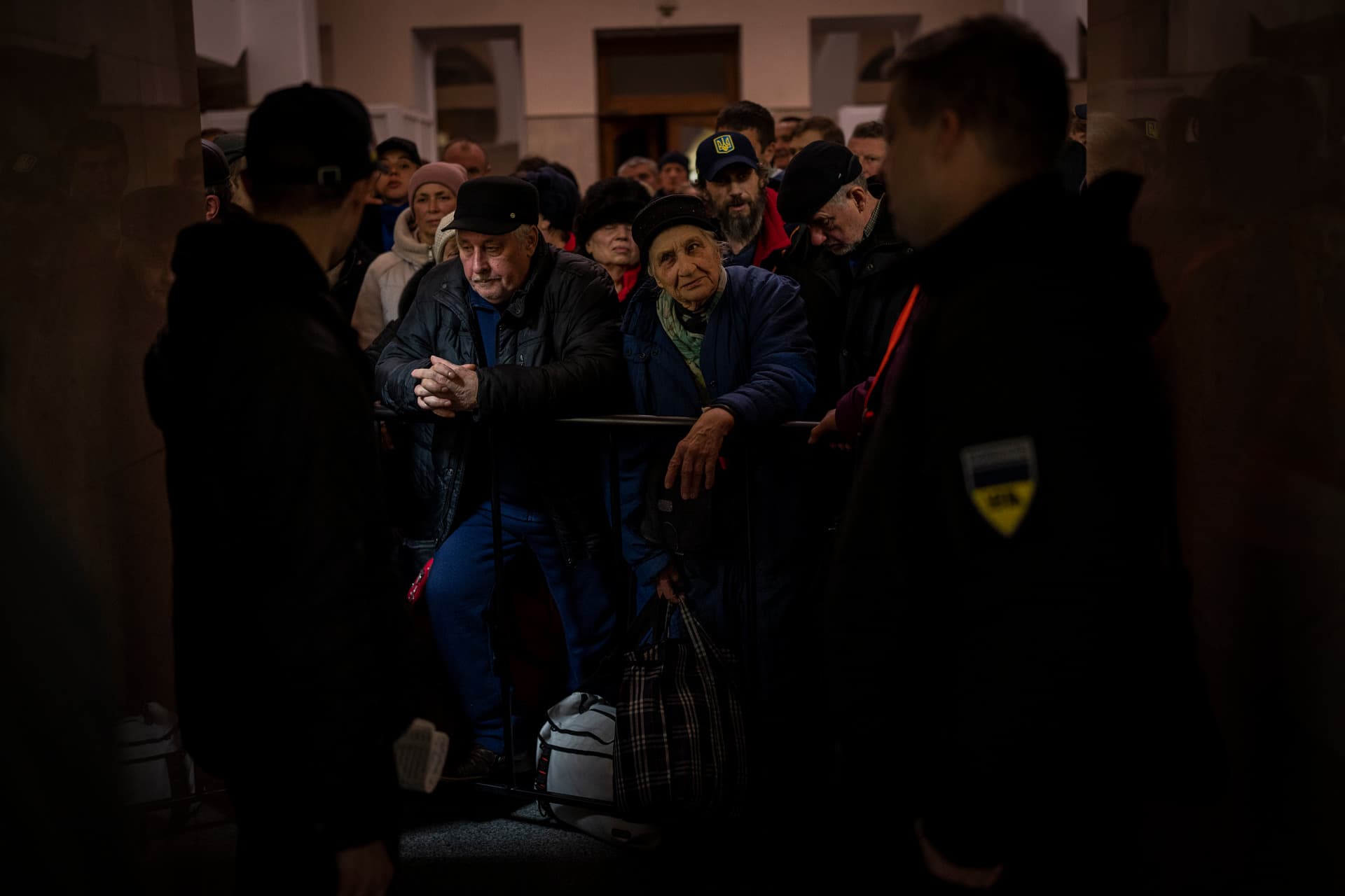 Ukrainians queue to board the Kherson-Kyiv train at the Kherson railway station