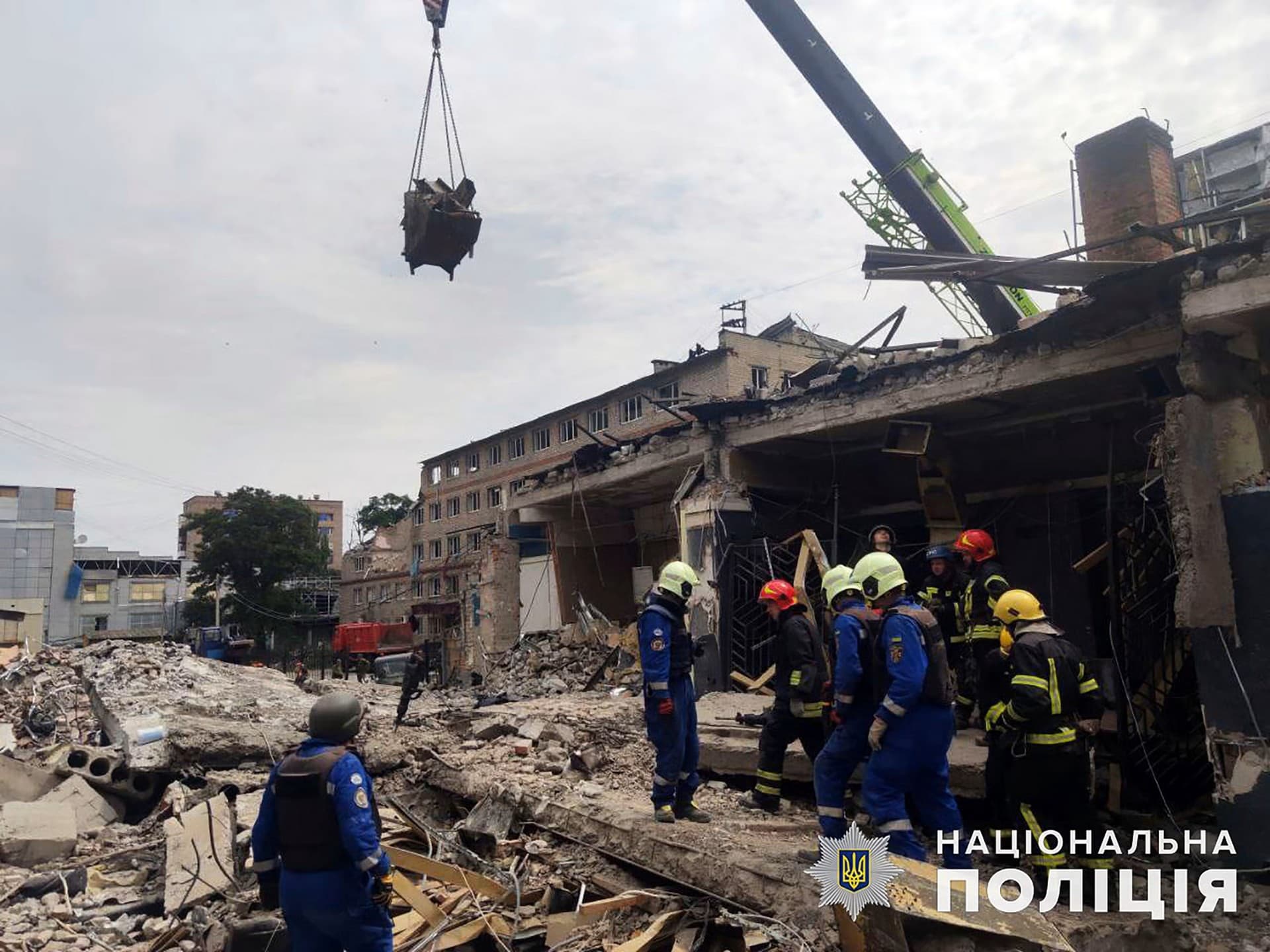 Rescuers worked to search for survivors of the Ria Lounge Bar missile strike in Kramatorsk