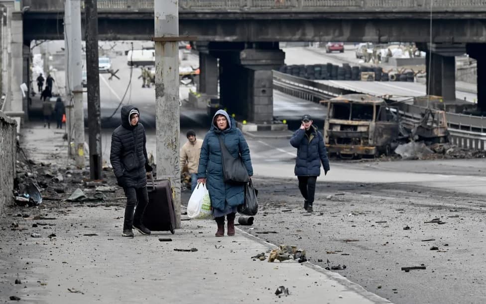 Civilians leave Kyiv