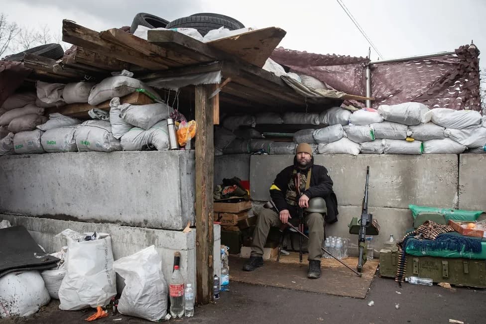 A serviceman of the Territorial Defense Forces of Ukraine at a checkpoint in Kyiv