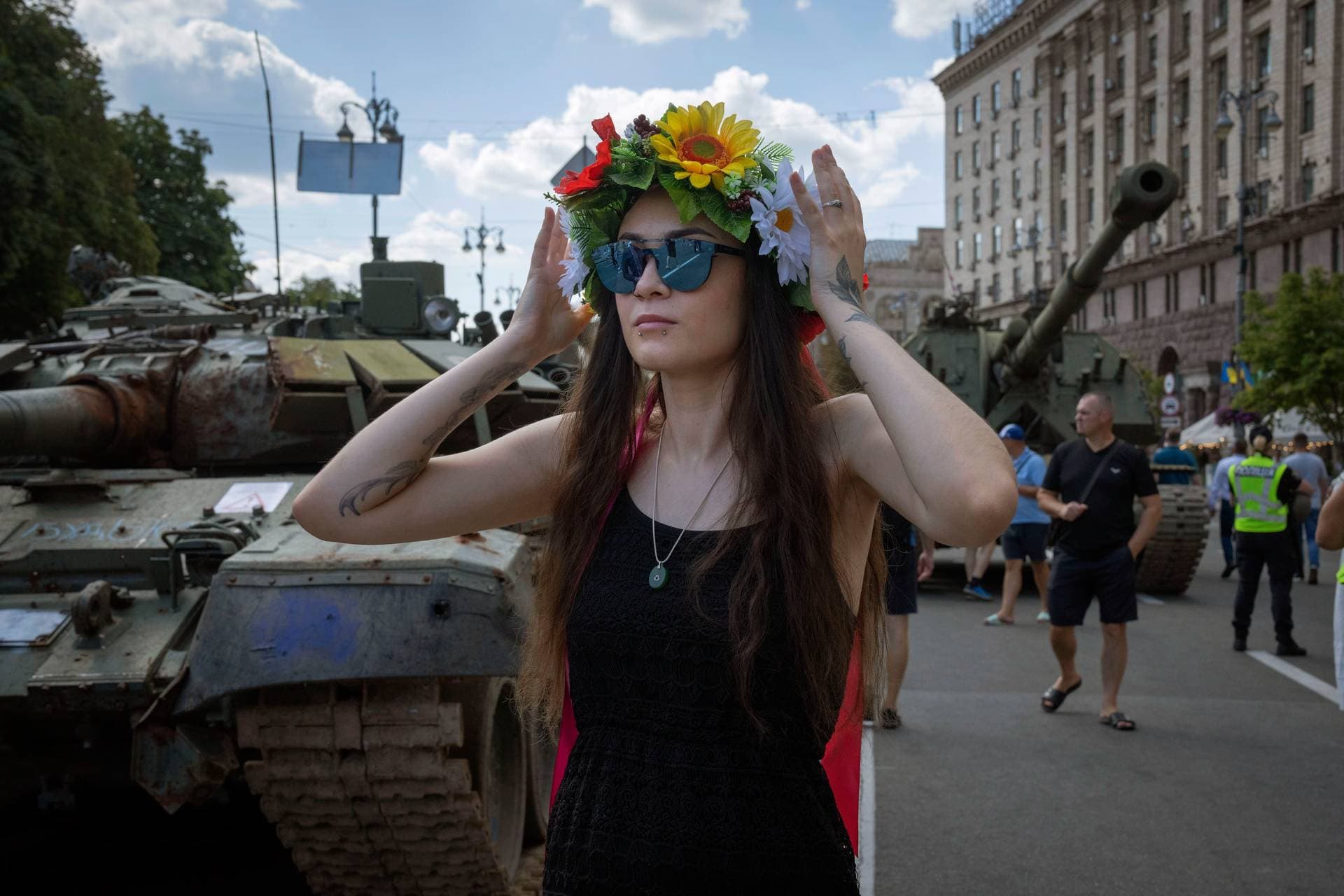 A woman wears a flower hair garland on the central Khreshchatyk boulevard as Ukrainians mark Independence Day, in Kyiv