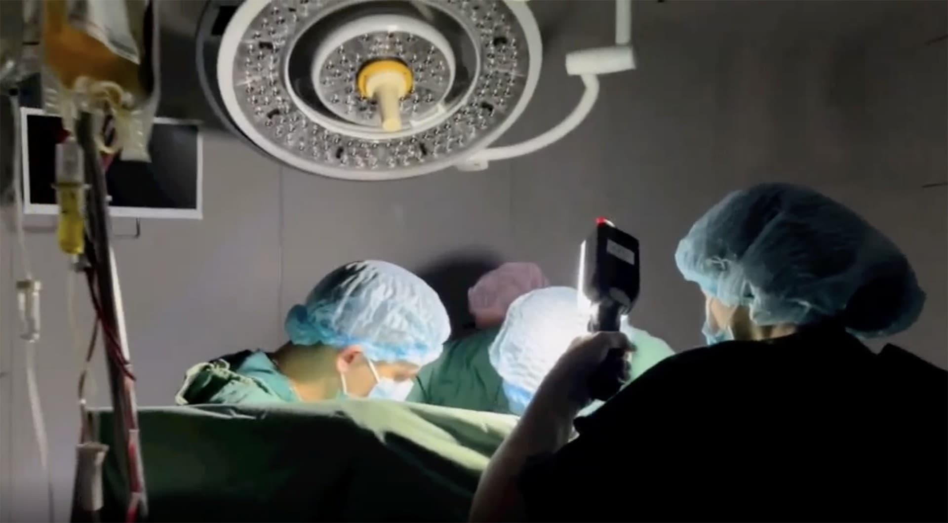 Ukrainian doctors perform surgery by torchlight in Kyiv