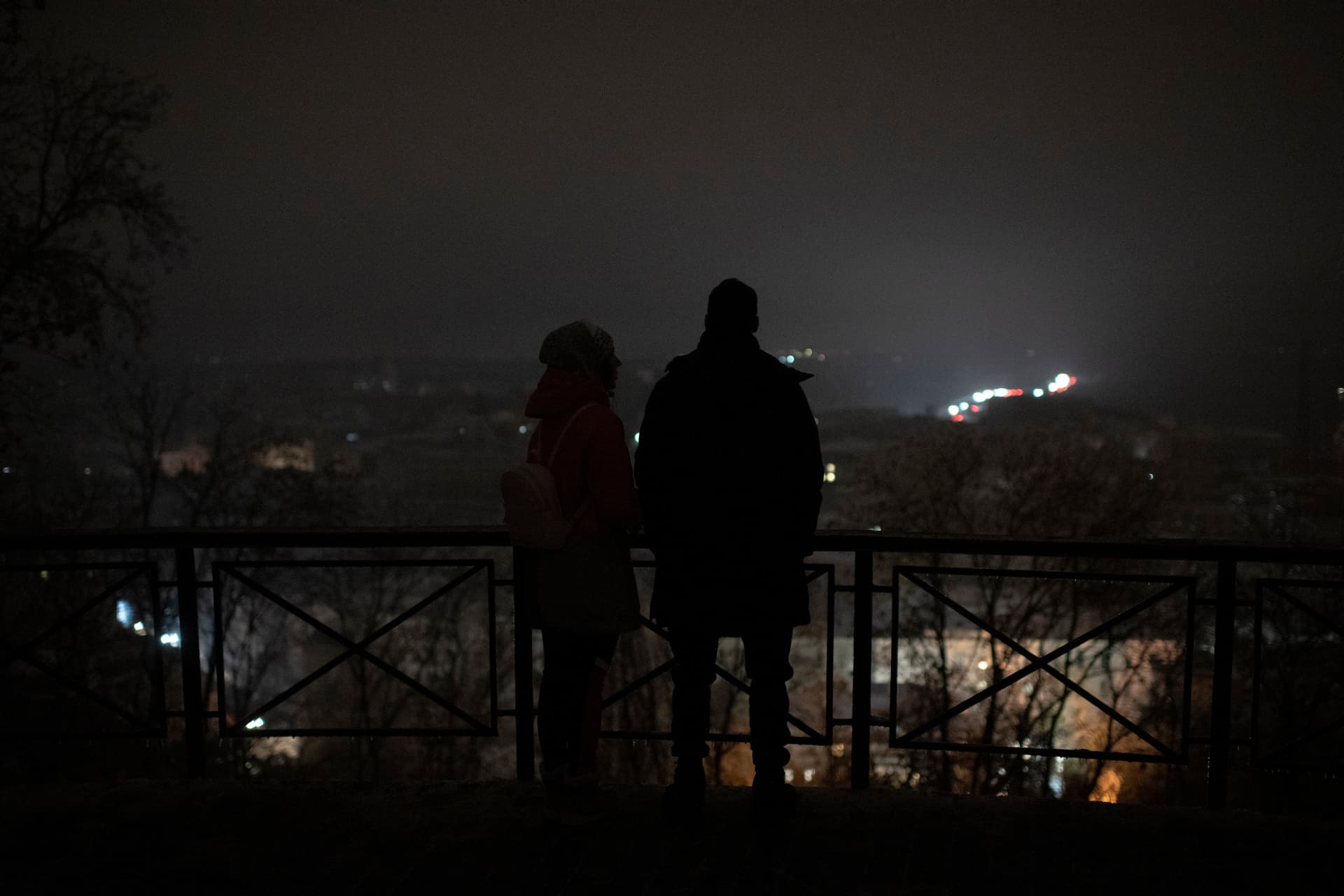 A couple stands in Kyiv amid a blackout after a Russian rocket attack on the Ukrainian capial 