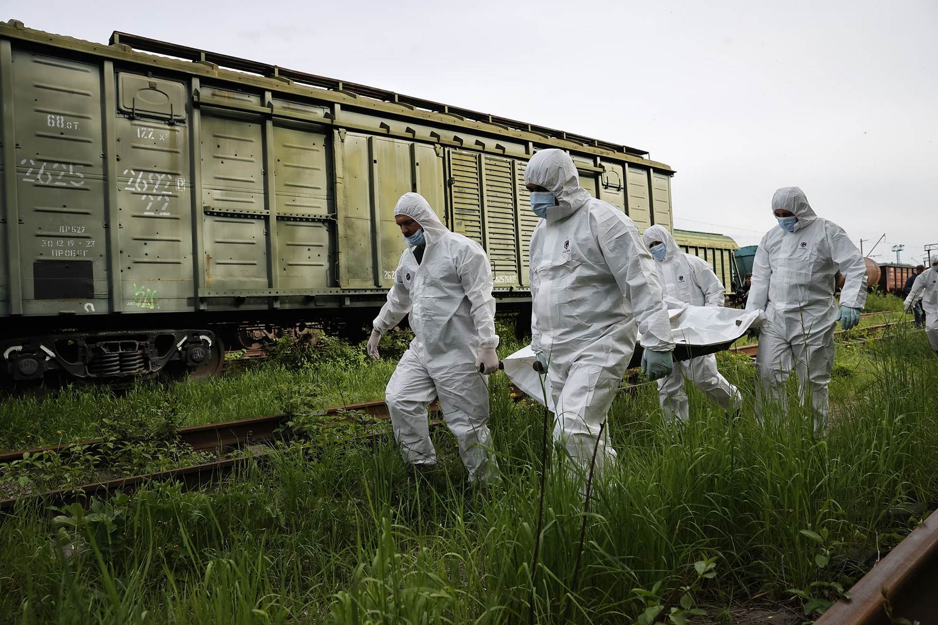 Forensic workers transport the bodies of Russian soldiers in Kyiv