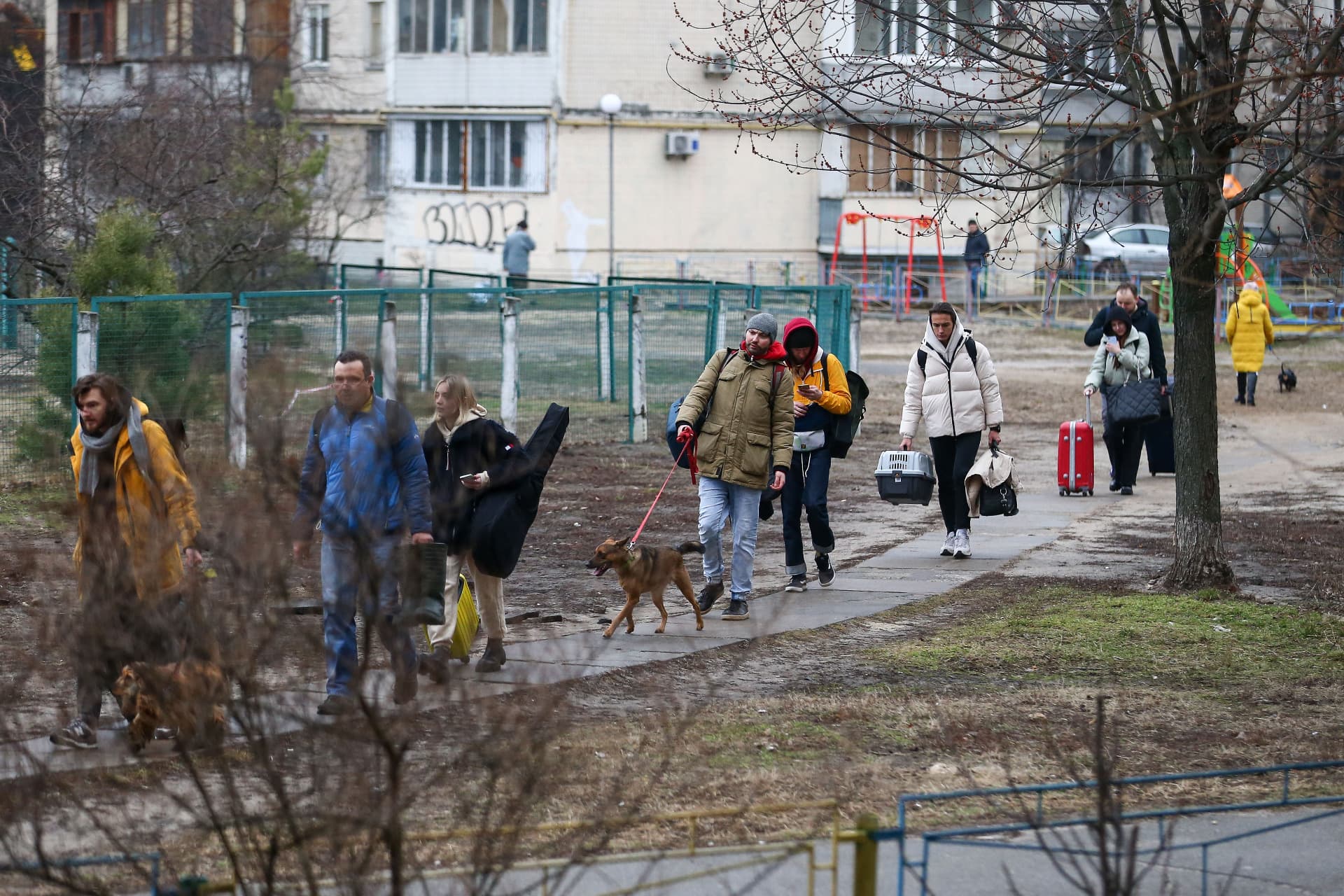 people with stuff leaving home in Kyiv Ukraine 2022