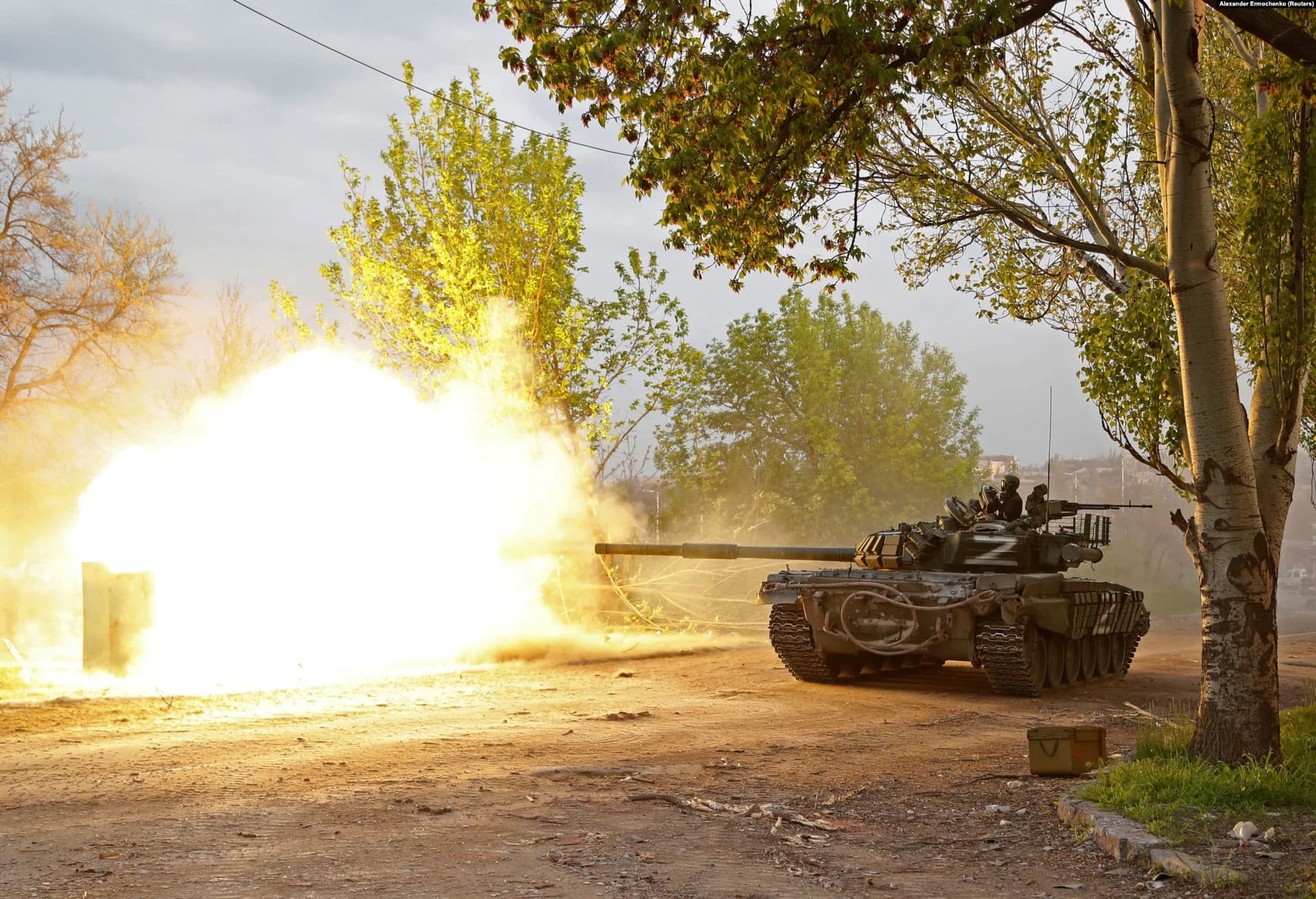 russian tank in Mariupol