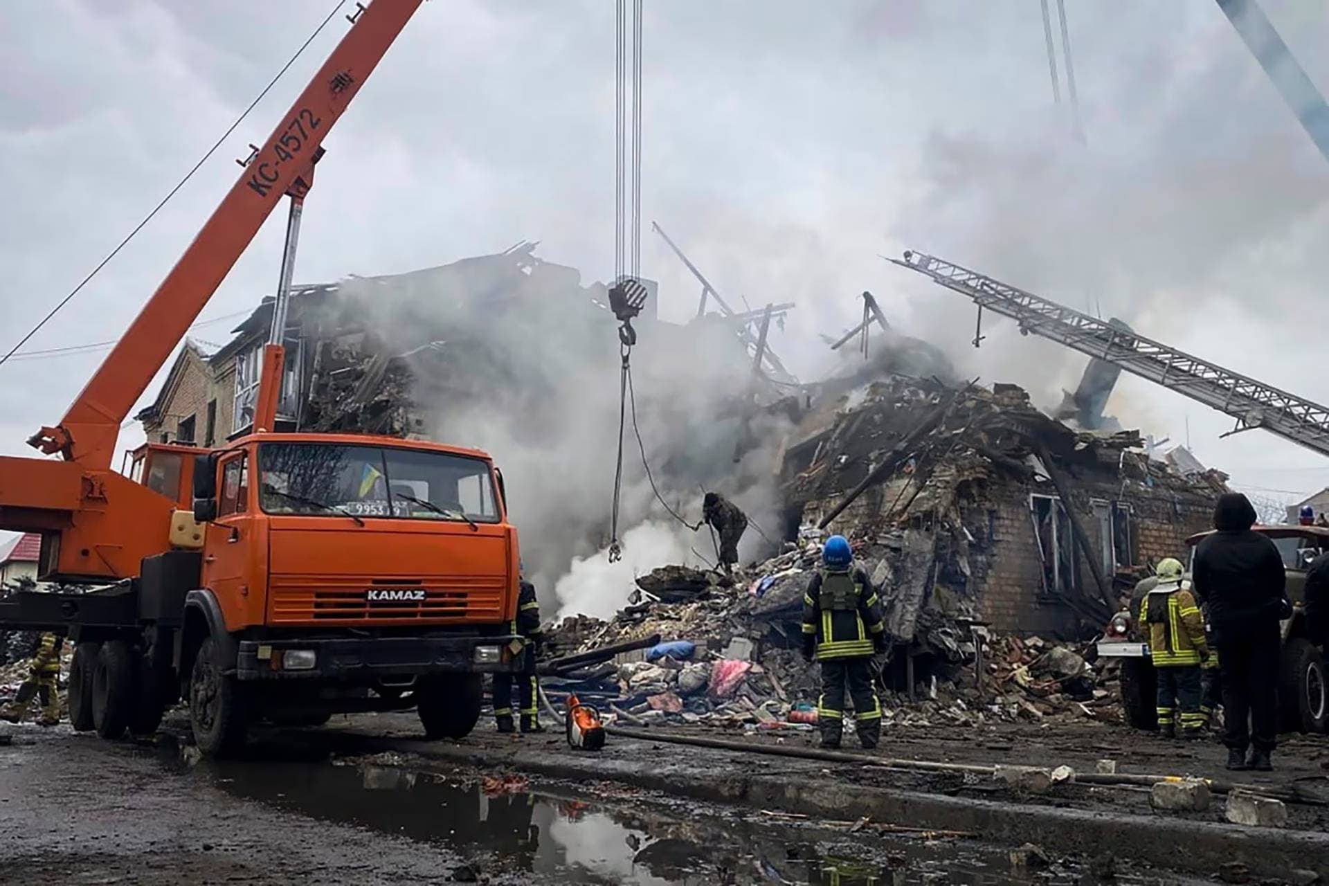Rescuers work at the scene of a building damaged by shelling in Novogrodivka