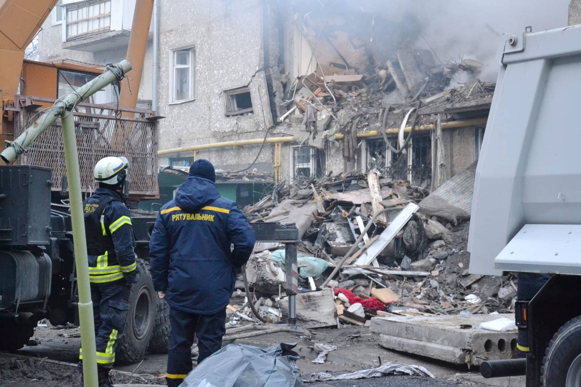 The aftermath of the Russian attack on an apartment building in Sumy on 13 March