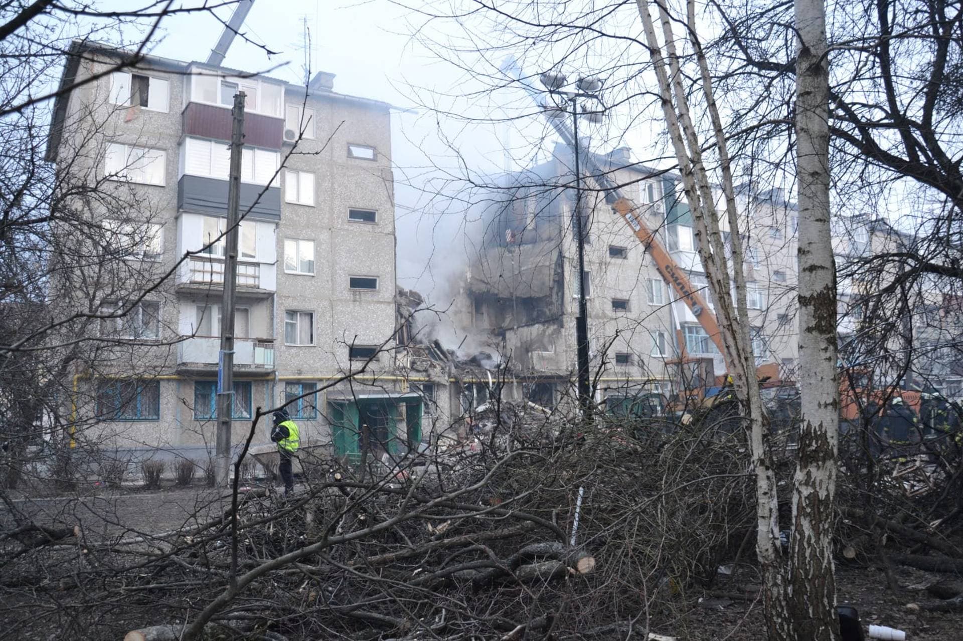The aftermath of the Russian attack on an apartment building in Sumy on 13 March