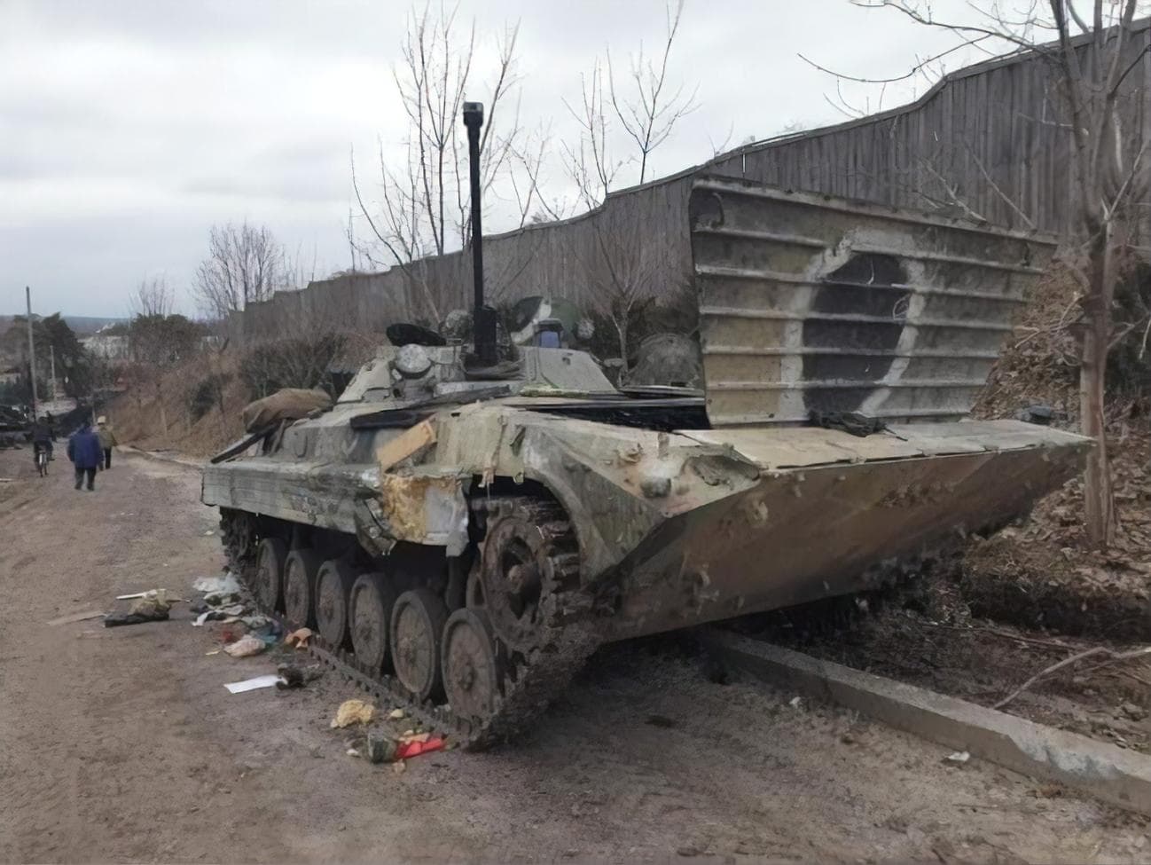 Abandoned and destroyed military equipment of the Kantemirovskaya division near the town of Trostyanets