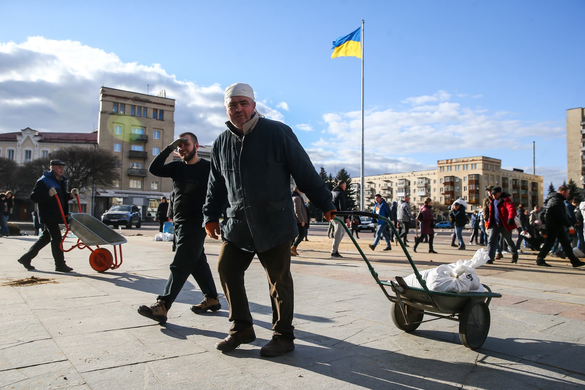  People build barricades on the streets of Zhytomyr